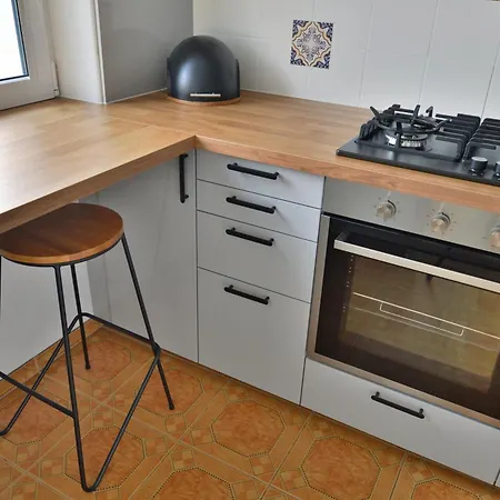 Brodwino Z Balkonem, Sinus *